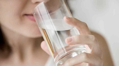 Establecen medidas para reducir presencia de arsénico en agua mineral natural