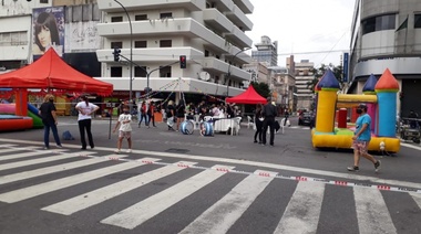 Sector de “casas de festejos infantiles” protestan contra Kicillof en 7 y 50 pidiendo apertura