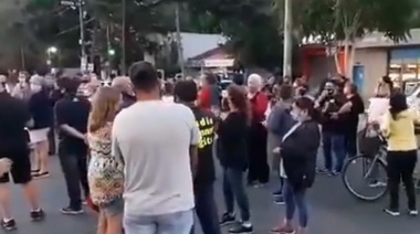 Vecinos de Villa Elisa cortaron Camino Belgrano pidiendo más seguridad