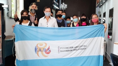 Lipovetzky se reunió con jóvenes que cortan el pelo gratis en barrios humildes