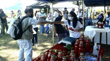 Con una gran convocatoria, se desarrolló la 17ª feria del tomate platense