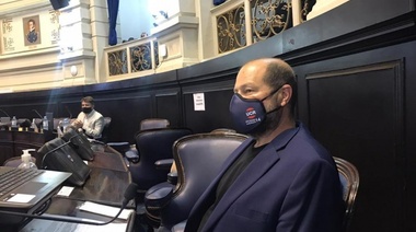 Diputado mano derecha de Posse también sería “vacunado VIP” según denuncian