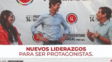 En La Plata a Posse su propia tropa lo borró de los afiches en medio del escándalo de las vacunas