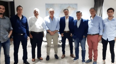 En La Plata el sector de Espert se presentó sin mujeres