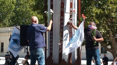 2 de abril: Arteaga participó del acto realizado en la plaza Islas Malvinas y dijo que los héroes “estarán siempre en nuestro corazón”