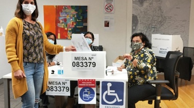 Abren las mesas en Perú para elecciones generales marcadas por el coronavirus