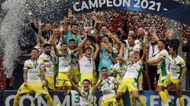 Defensa voló alto como 'Halcón' y ganó la Recopa Sudamericana