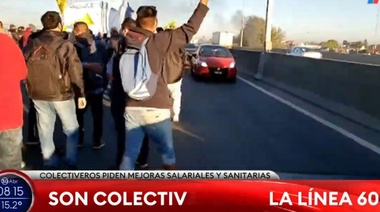 Cientos de manifestantes del gremio colectivero cortan Acceso Oeste luego de pasar por encima custodia policial