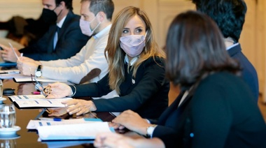 Tolosa Paz presentó una capacitación en políticas sociales ante más de 90 intendentas e intendentes de todo el país