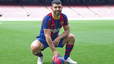 El "Kun" Agüero se suma al seleccionado argentino tras haber firmado con el Barcelona