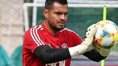 El arquero argentino Sergio Romero queda libre de Manchester United
