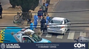 Cruzaba la calle 14, la chocó un auto y debió ser asistida por el SAME