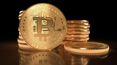 Viernes con leve retroceso de Bitcoin aunque sigue en alza semanal