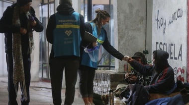 Con un centenar de agentes, el Municipio platense lanzó el “operativo frío”