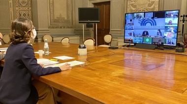 Italia prepara el "pase verde" obligatorio para entrar a conciertos, estadios y trenes