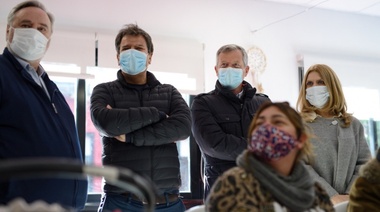 Manes eligió a peronistas para su primera foto de campaña