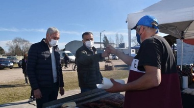 Cagliardi recorrió el Mercado de la Ribera donde tiene lugar la propuesta productiva y cultural “Berisso crece”