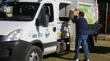 El Punto Verde móvil se instala en la delegación de San Carlos para que los vecinos acerquen residuos reciclables