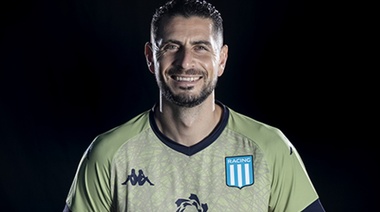 Gabriel Arias, el arquero récord de Racing se mostró "contento por quedar en la historia"