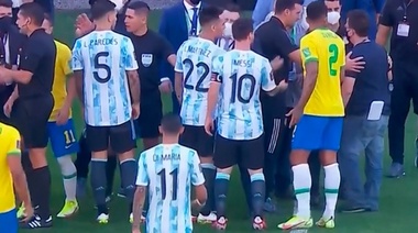 El seleccionado argentino llegó a Ezeiza después del escándalo en Brasil