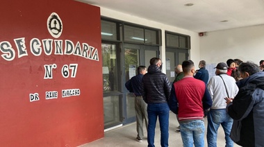 Más de 600 mil electores están habilitados para votar en La Plata y el inicio del acto fue prácticamente normal