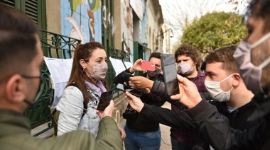 Votó Julieta Quintero (Juntos): lamentó que la campaña “se vea teñida por las mañas de siempre”, y denunció robo de boletas de Santilli