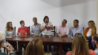 Graciela Ocaña y candidatos de Juntos, en encuentro con comerciantes de City Bell y agenda por adultos mayores