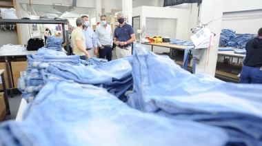Candidatos de Juntos estuvieron en una industria textil, y destacaron el plan municipal “La Plata Reactiva”
