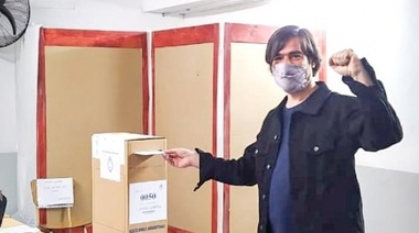 "Nuestro compromiso es de lucha y va más allá de los electoral", dijo Del Caño tras votar
