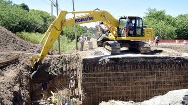 Avanza la reconstrucción del puente sobre el Arroyo Garibaldi y Avenida 7