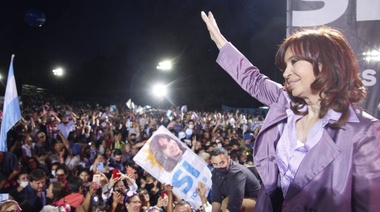 Cristina Kirchner iría al acto del 10 de diciembre y Máximo pidió “reventar la Plaza de Mayo”