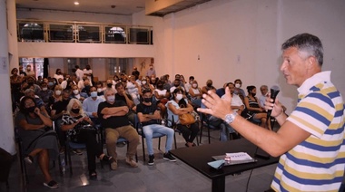 Con arenga de Mariano Bruera, el concejal Escudero va por la intendencia platense