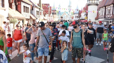 Carnaval en la 'Repu': más de 60.000 personas disfrutaron en la jornada de inicio