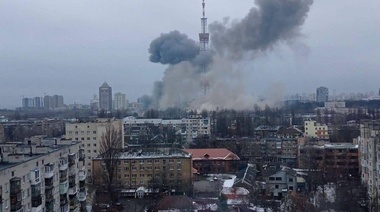 Rusia atacó la torre de televisión de Kiev y hubo cinco muertos y heridos