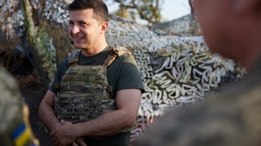 Zelenski cuestiona "la intimidación con armas nucleares" de Rusia y combates se extienden en Ucrania