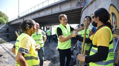 Garro encabezó jornada de limpieza y concientización en el Arroyo del Gato