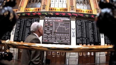 Las bolsas internacionales registran una tendencia negativa y el petróleo opera en baja