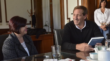 Con la presencia del intendente Garro, el Concejo Deliberante distinguió como "Visitante Ilustre" a la doctora Marta Cohen