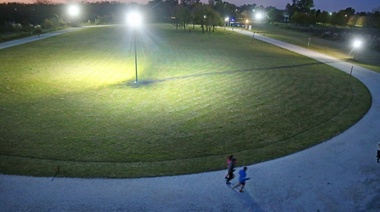 Renovaron la iluminación LED en la pista de atletismo del Parque Ecológico