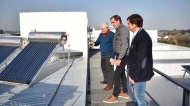 Garro reconoció a empresa local por su labor sustentable y destacó la apuesta industrial en la Ciudad
