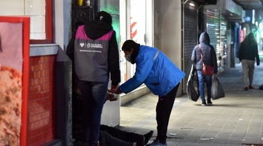 Sigue el Operativo Frío en La Plata: así trabajan los agentes municipales para asistir a vecinos en situación de calle