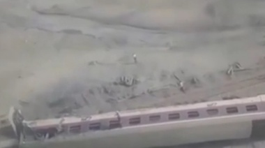 Al menos 17 muertos y decenas de heridos al descarrilar un tren en Irán