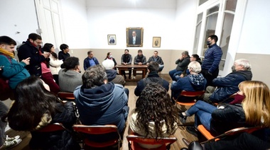 "Bajada de línea": una exposición de consejeros escolares platenses en la UCR agrietó al centenario partido