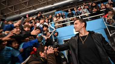Distinguen como "Deportista insigne" de Mar del Plata a "Dibu" Martínez