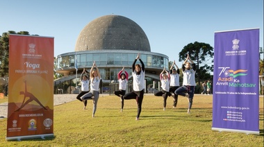 Realizan la octava edición del Dia Internacional del Yoga con un encuentro en La Boca