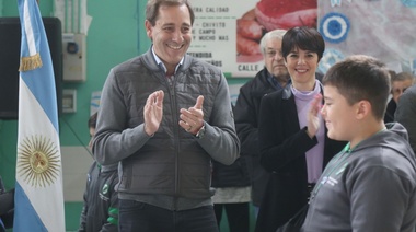 Garro encabezó la Jura a la Bandera junto a alumnos platenses: “Es un compromiso que asumimos con todos los argentinos”