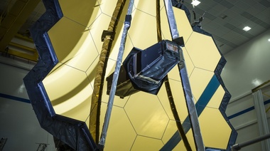 Galaxias remotas, nebulosas brillantes y planeta de gas gigante, captados por telescopio James Webb