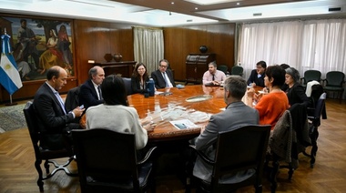 Gabinete económico: novedades en dólares para turistas e importaciones