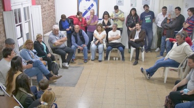 Interna UCR platense: "Evolución Radical" llevó su propuesta de renovación partidaria a un club de Los Hornos