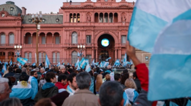 Cerruti difundió el decreto por el cual el Presidente dispone feriado nacional para hoy viernes
